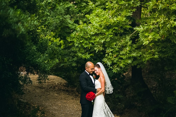 Ρομαντικος γαμος σε κοκκινο και λευκο χρωμα Ρομαντικος γαμος σε κοκκινο και λευκο χρωμα