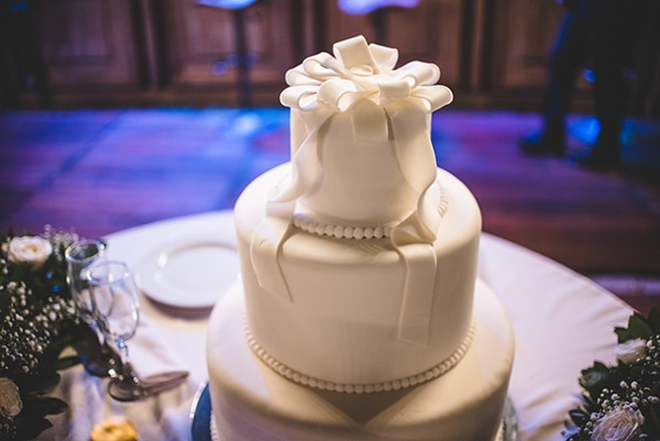 Λευκη τουρτα γαμου Λευκη τουρτα γαμου