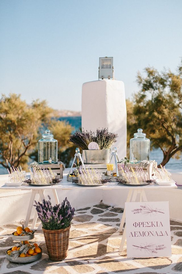 Στολισμος του χωρου της εκκλησιας με θεμα τη λεβαντα Στολισμος του χωρου της εκκλησιας με θεμα τη λεβαντα