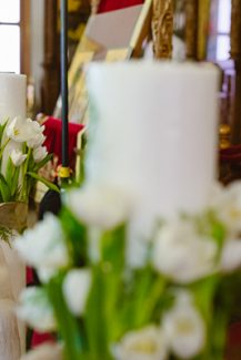 Διακοσμηση εκκλησιας με τουλιπες