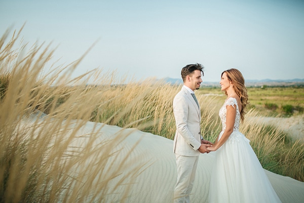 Καλοκαιρινος γαμος με κυριαρχα χρωματα το ασπρο και το πρασινο της ελιας | Παρασκευη και Δημητρης