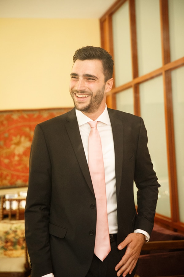 Μαυρο κοστουμι γαμπρου