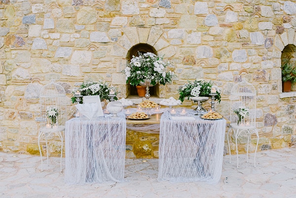 Ρομαντικος και elegant στολισμος εκκλησιας