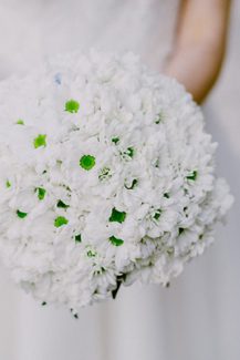 Λευκή νυφική ανθοδέσμη