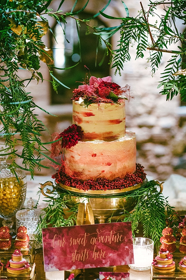 Παραμυθενια τουρτα γαμου Παραμυθενια τουρτα γαμου