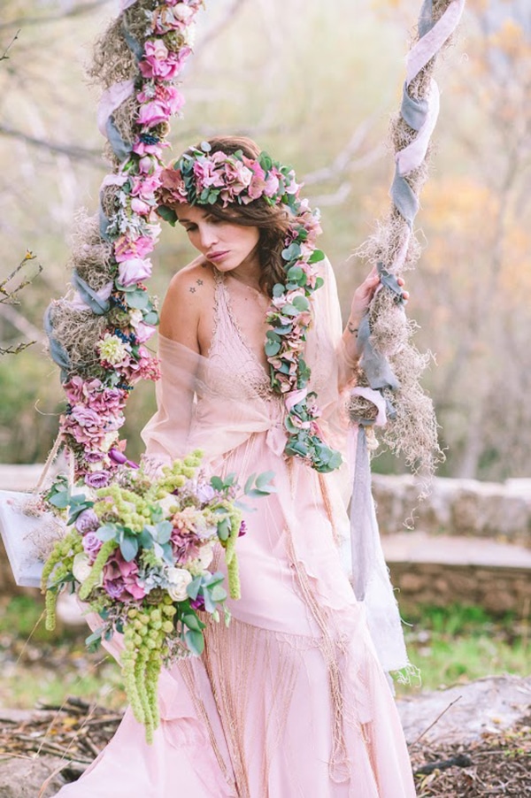 Πλεξούδα με φρέσκα λουλούδια