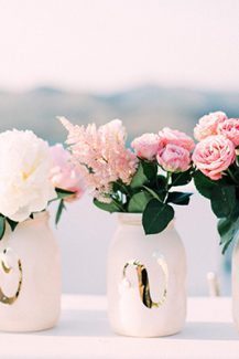 Διακοσμηση γαμου με βαζα λουλουδιων