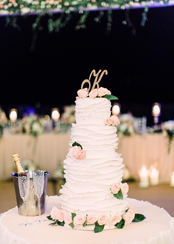 Τουρτα γαμου σε λευκο χρωμα