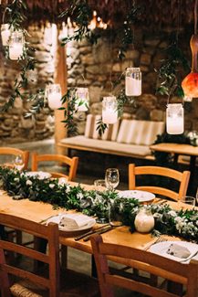 Διακοσμηση δεξιωσης σε λευκες και πρασινες αποχρωσεις