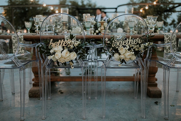 Στολισμος στις καρεκλες των νεονυμφων “Better Together”