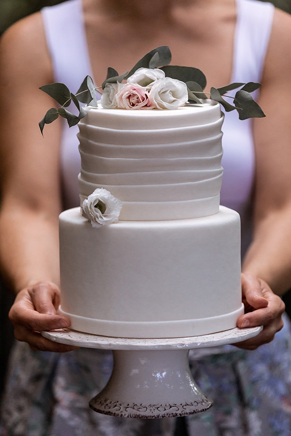 Ολόλευκη τούρτα γάμου Ολόλευκη τούρτα γάμου