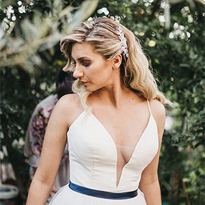 Μοντέρνος minimal γάμος με πολύχρωμα λουλούδια | Γωγώ & Άκης