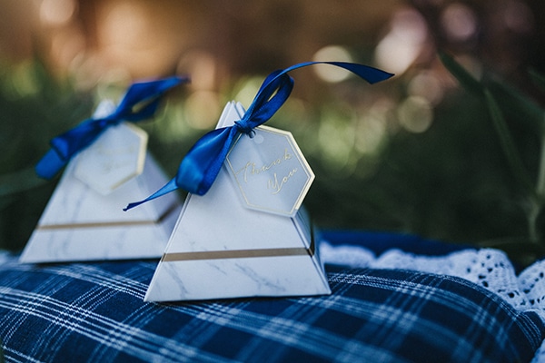 Πρωτότυπη μπομπονιέρα σε σχήμα πυραμίδας Πρωτότυπη μπομπονιέρα σε σχήμα πυραμίδας