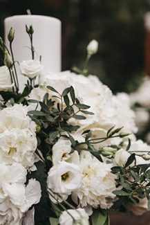 Στολισμός λαμπάδας με ορτανσίες, λυσίανθο και ελιά