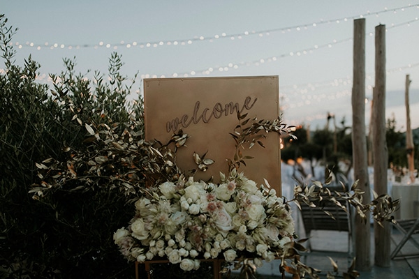 Πινακίδα καλοσωρίσματος των καλεσμένων του γάμου σας Πινακίδα καλοσωρίσματος των καλεσμένων του γάμου σας