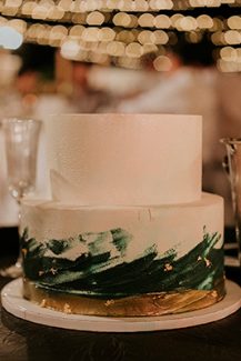 Τούρτα γάμου σε λευκό χρώμα