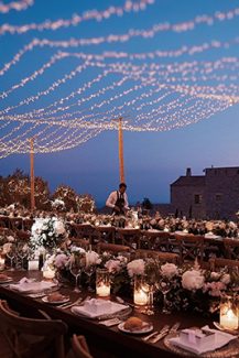 Ονειρικη διακοσμηση δεξιωσης με ατμοσφαιρικο φωτισμο