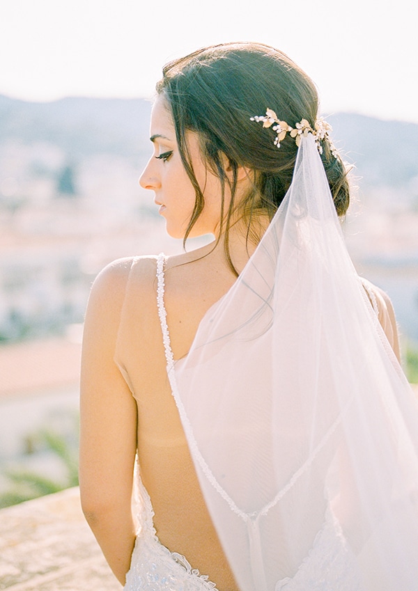 Μακρυ τουλινο νυφικο πεπλο Μακρυ τουλινο νυφικο πεπλο