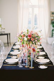 Στολισμος δεξιωσης με χρυσες luxury λεπτομερειες