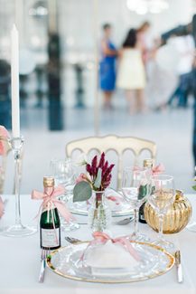 Διακοσμηση δεξιωσης με κερια και ανθη Διακοσμηση δεξιωσης με κερια και ανθη