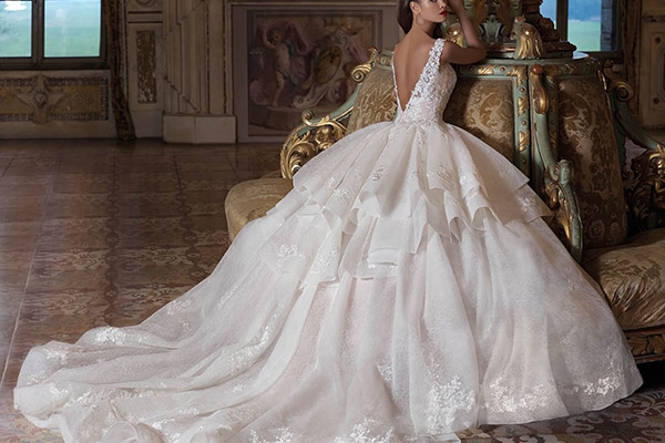 Υπεροχα νυφικα για μια πριγκιπικη εμφανιση | Demetrios Platinum Collection 2019