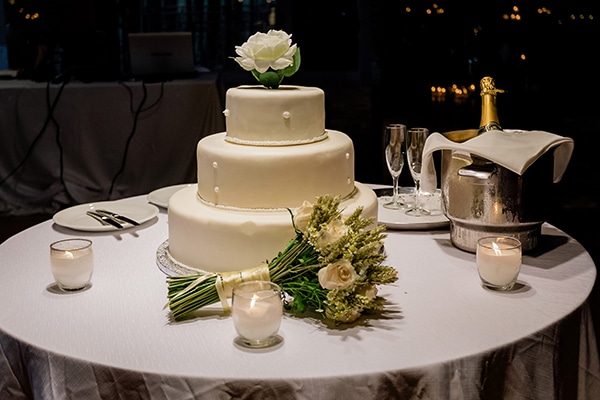 Τούρτα γάμου με πέρλες