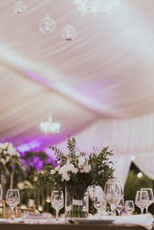 Μοντερνος στολισμος δεξιωσης γαμου