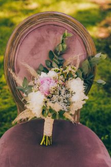 Ιδιαίτερη νυφική ανθοδέσμη Ιδιαίτερη νυφική ανθοδέσμη