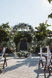 Ομορφη διακοσμηση με φυλλα ελιας