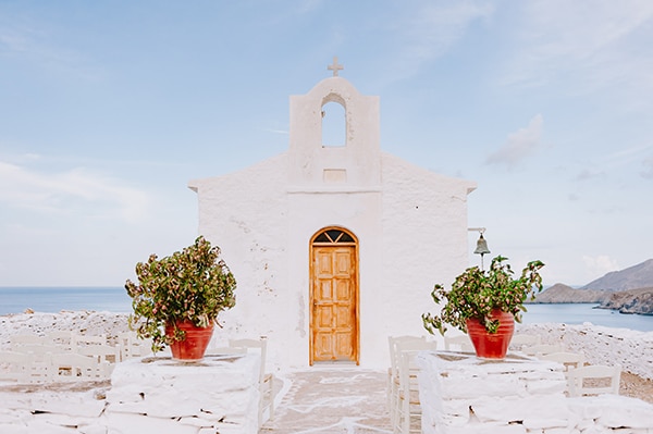 Πανέμορφο εκκλησάκι στην Κύθνο