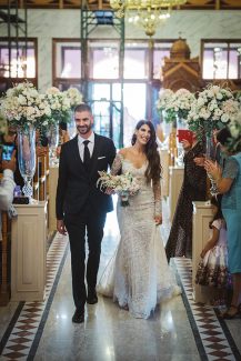 Εντυπωσιακος στολισμος εκκλησιας