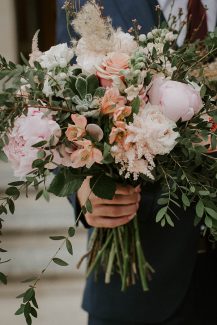 Όμορφη νυφική ανθοδέσμη