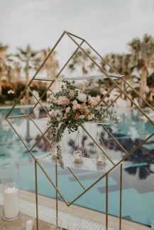 Στολισμος δεξιωσης με γεωμετρικα σχηματα