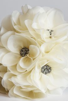 Υφασμάτινη νυφική ανθοδέσμη