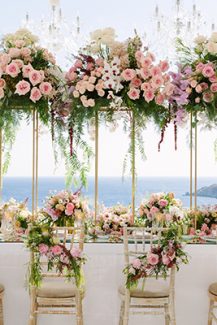 Εντυπωσιακος Ανθοστολισμος