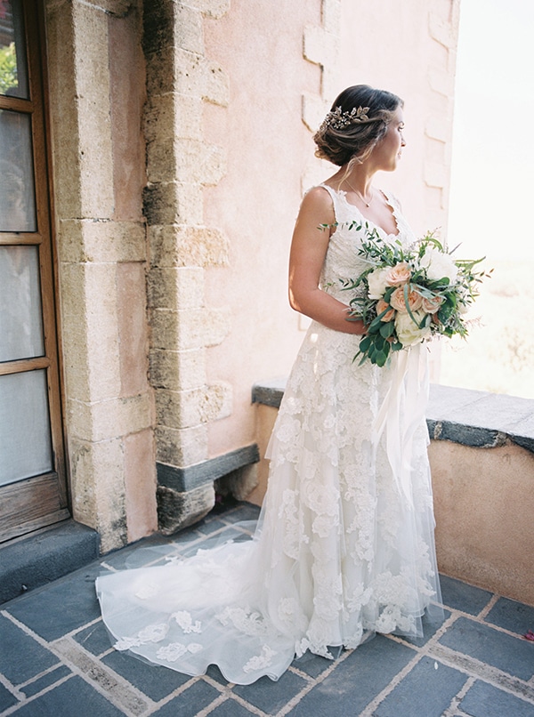 Εντυπωσιακό νυφικό χτένισμα