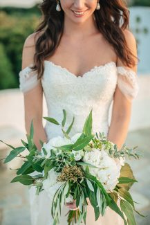 Λευκή νυφική ανθοδέσμη Λευκή νυφική ανθοδέσμη