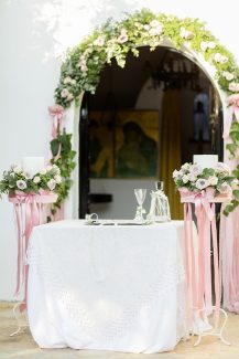 Elegant στολισμος εκκλησιας