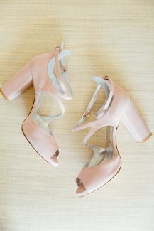 Νυφικά πέδιλα για μια chic εμφάνιση Νυφικά πέδιλα για μια chic εμφάνιση