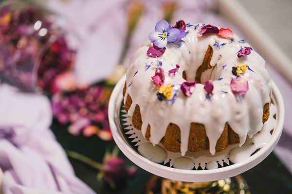Edible flowers | Πώς μπορούν να ξεχωρίσουν τα γλυκά του γάμου σας