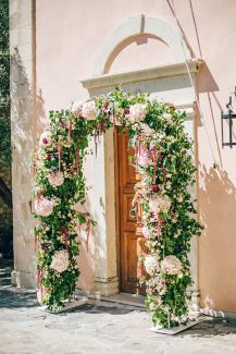 Στολισμος εκκλησιας με αψιδα Στολισμος εκκλησιας με αψιδα