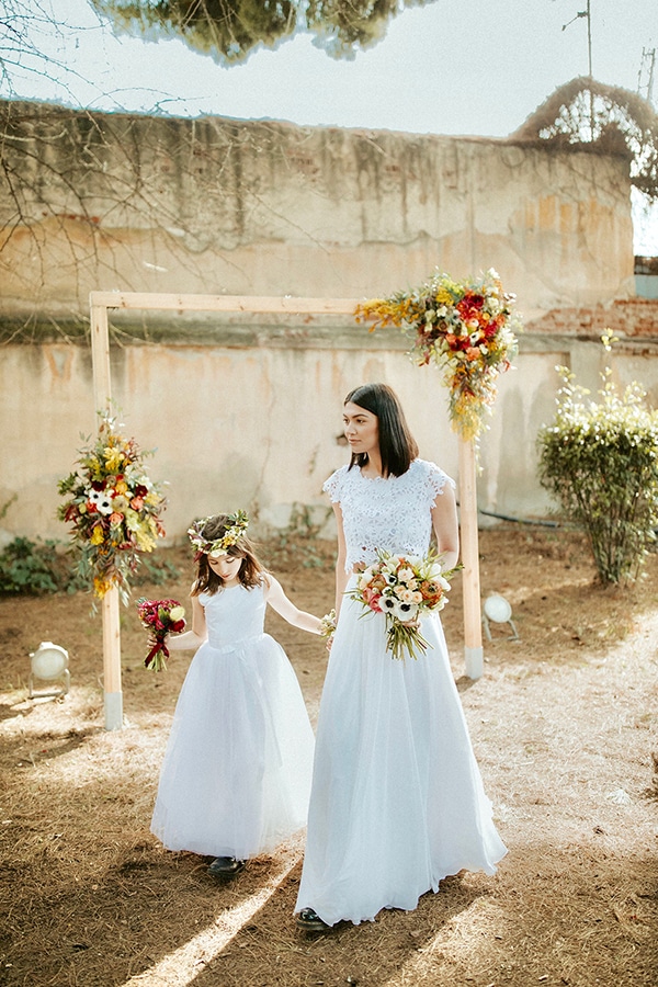 Ωραια ξυλινη αψιδα Ωραια ξυλινη αψιδα