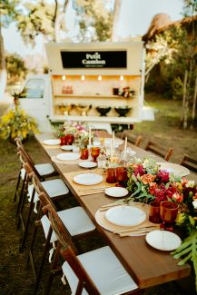 Στολισμος τραπεζιου με ιδιαιτερες λεπτομερειες Στολισμος τραπεζιου με ιδιαιτερες λεπτομερειες