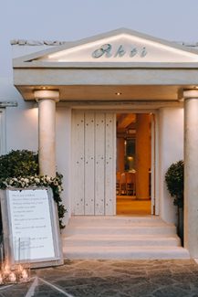 Ιδιαιτερη διακοσμηση εισοδου Ιδιαιτερη διακοσμηση εισοδου