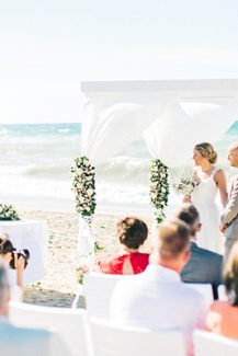 Στολισμος δεξιωσης διπλα απο τη θαλασσα Στολισμος δεξιωσης διπλα απο τη θαλασσα