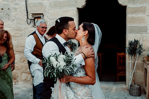 Νυφική ανθοδέσμη από φύλλα ελιάς