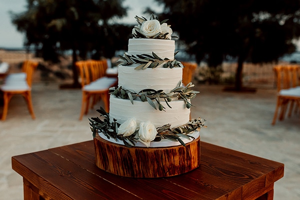 Τούρτα γάμου με φύλλα ελιάς