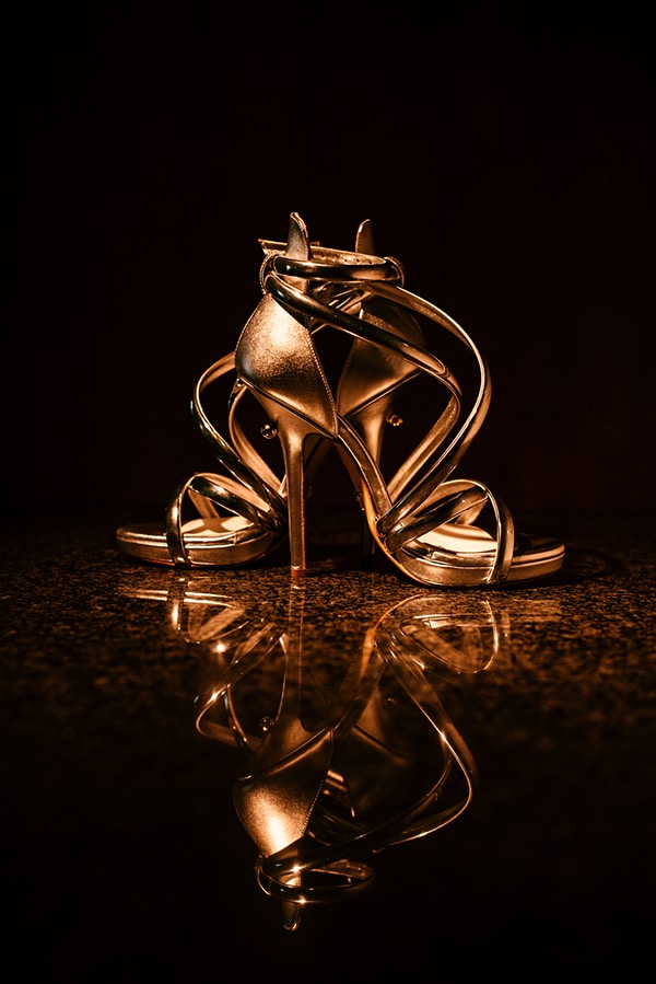 Χρυσά νυφικά πέδιλα Χρυσά νυφικά πέδιλα