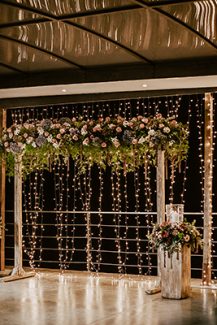 Λαμπερος στολισμος δεξιωσης