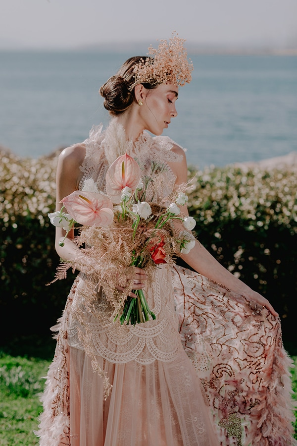 Ιδιαίτερη νυφική ανθοδέσμη Ιδιαίτερη νυφική ανθοδέσμη